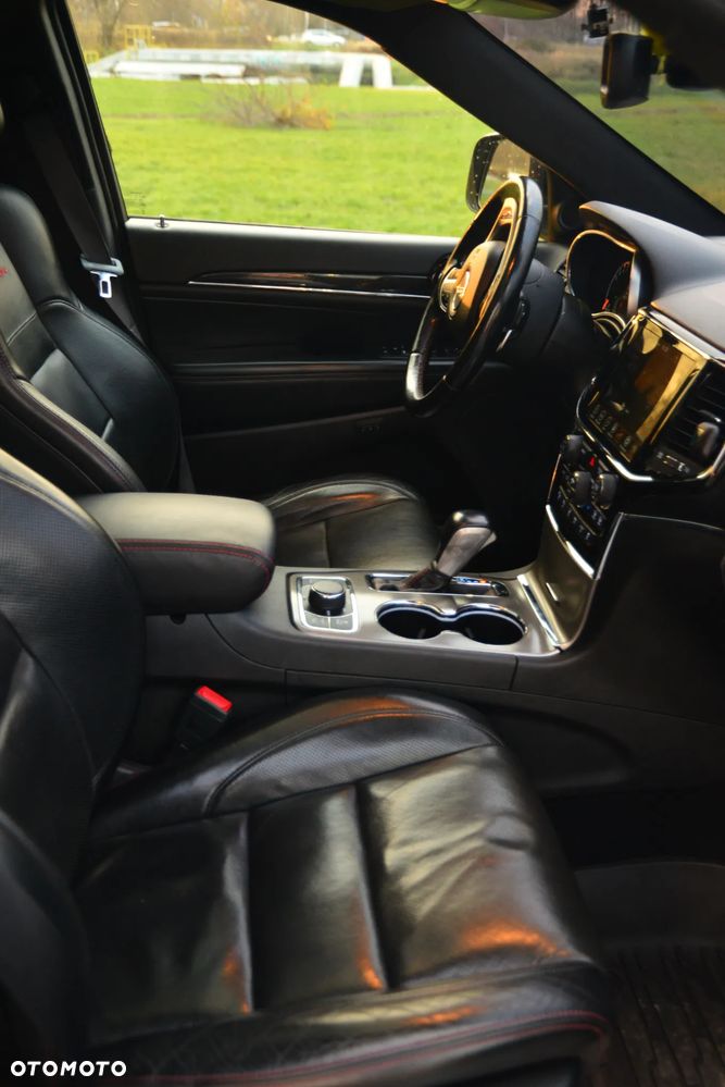 Jeep Grand Cherokee - 21