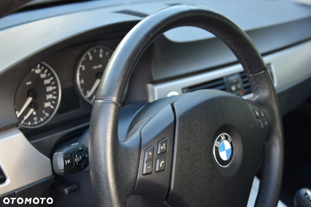 BMW Seria 3 318i - 24