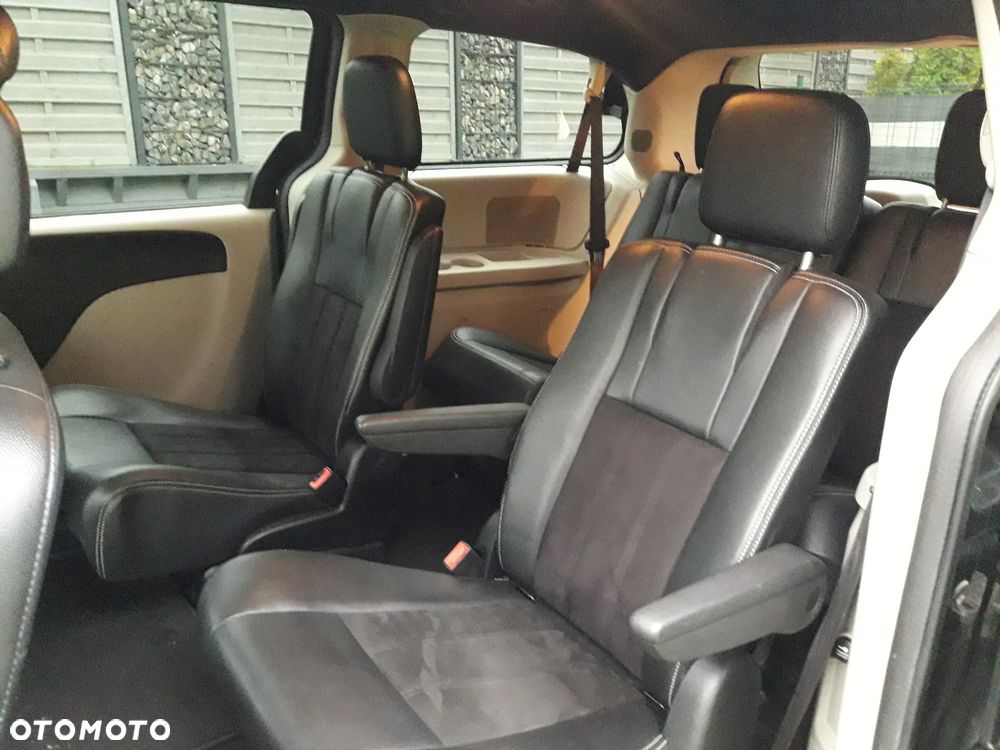 Dodge Grand Caravan - 10