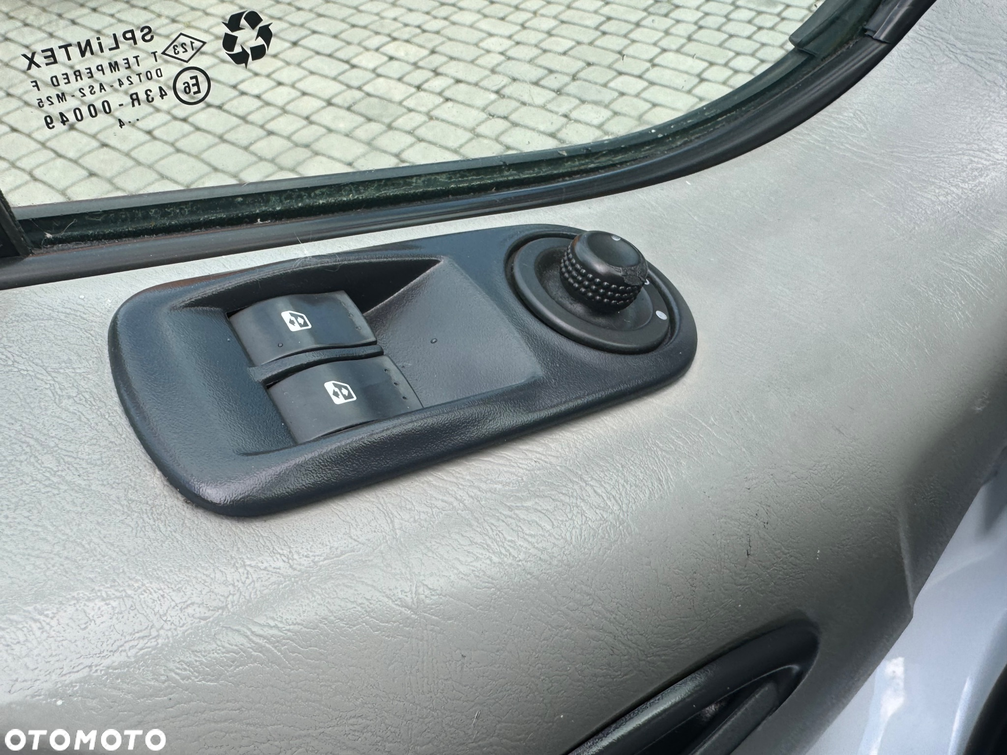 Opel Vivaro - 22