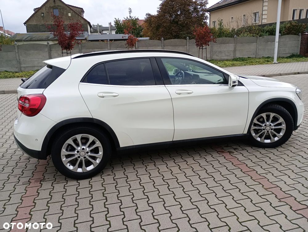 Mercedes-Benz GLA 200 UrbanStyle Edition - 5