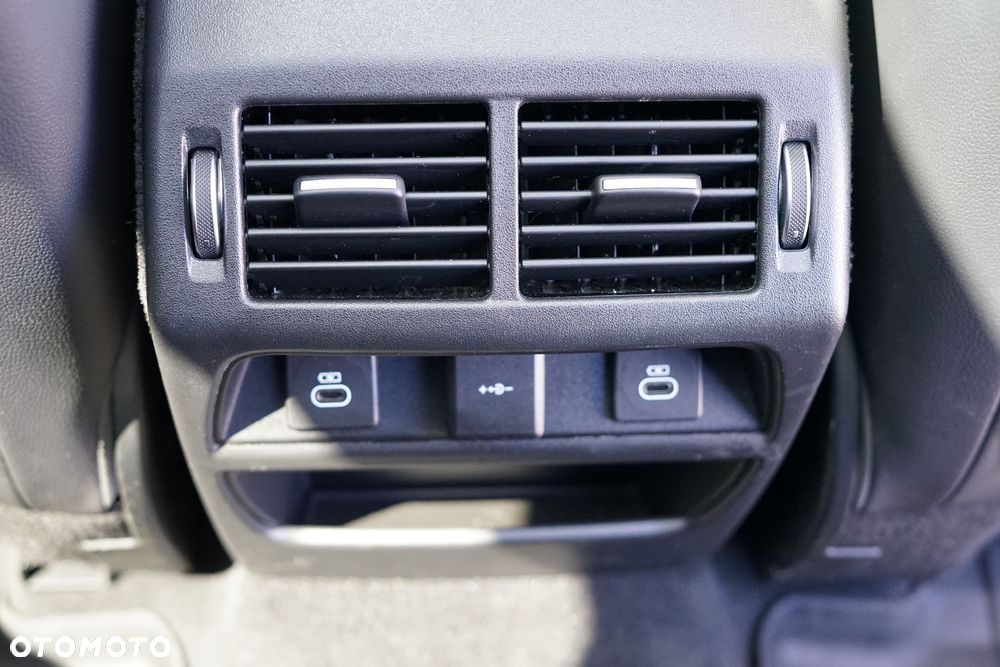 Land Rover Discovery Sport - 26