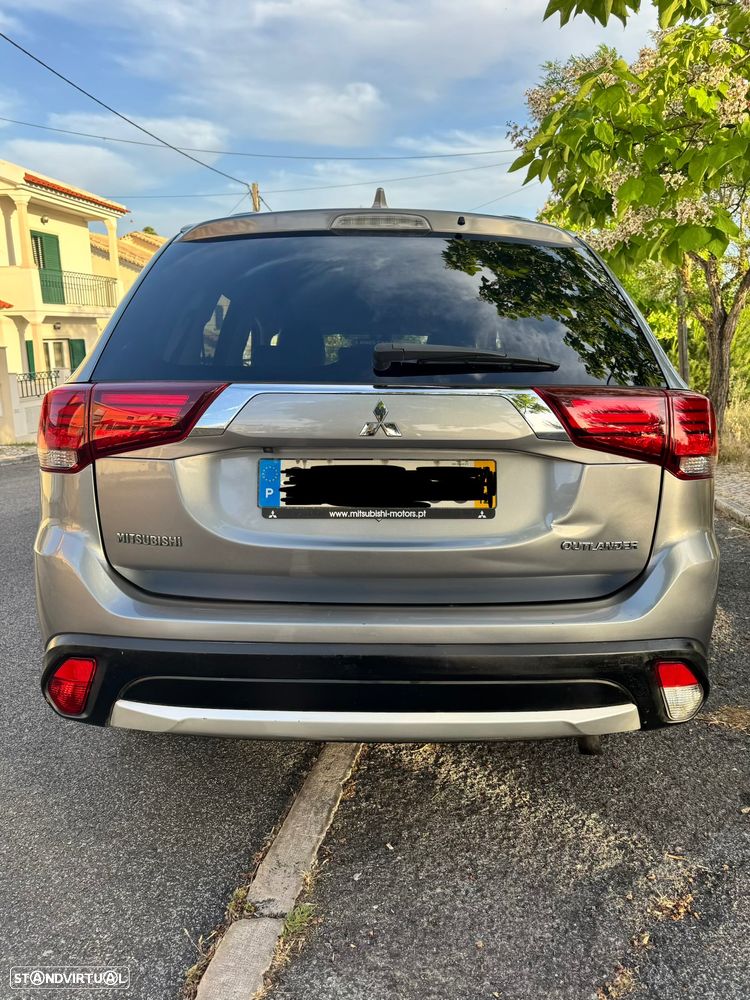 Mitsubishi Outlander 2.2 DI-D Instyle Navi Black Edition - 8