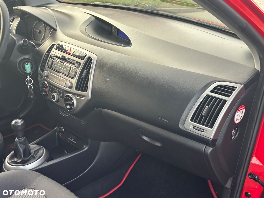 Hyundai i20 1.2 Fifa World Cup Edition - 33