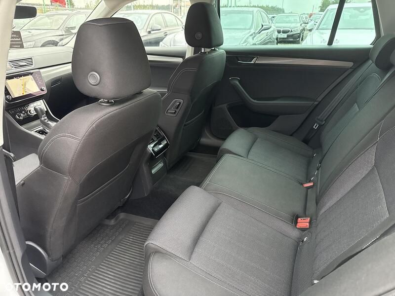 Skoda Superb 2.0 TDI SCR Style DSG - 23
