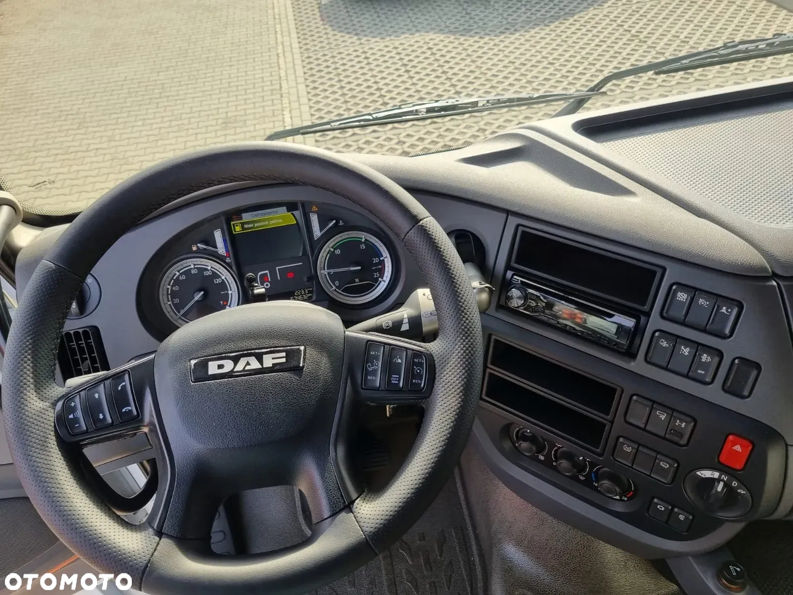 DAF XF 460 Standard Space Cab - 11