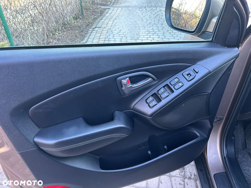Hyundai ix35 1.6 2WD Fifa World Cup Edition - 11
