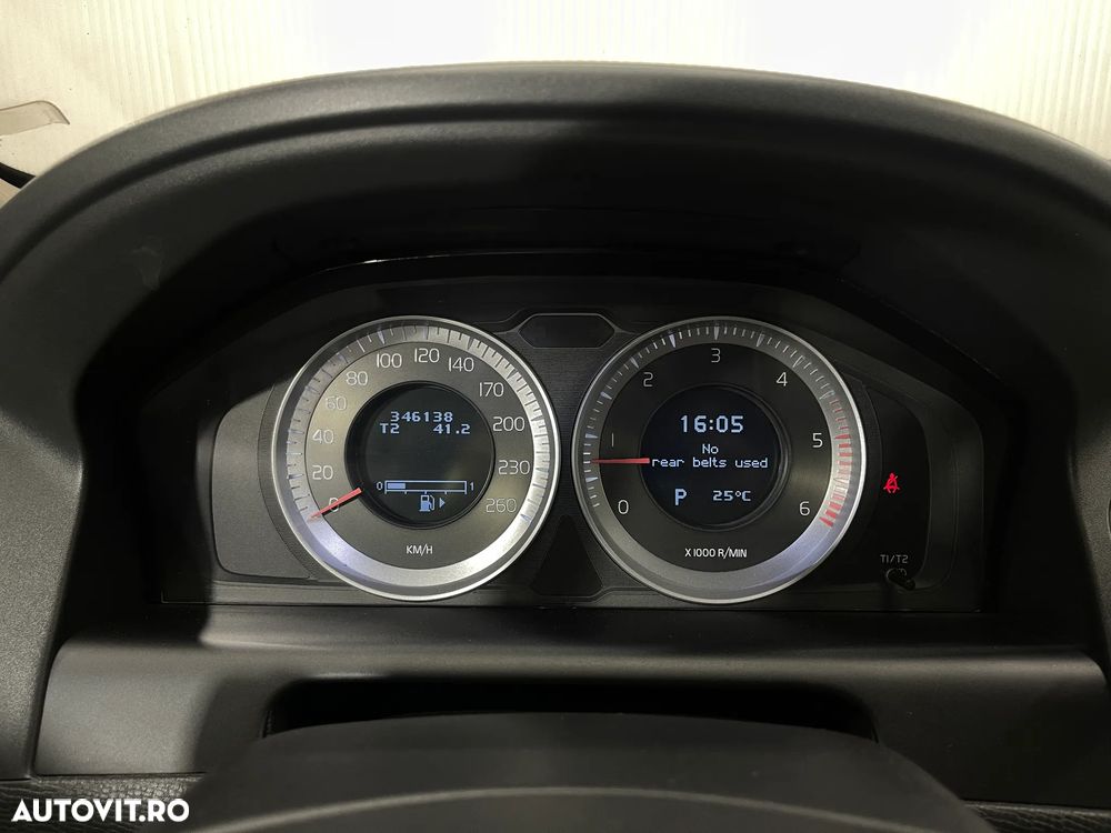 Volvo XC 60 2.4D AWD Momentum - 25
