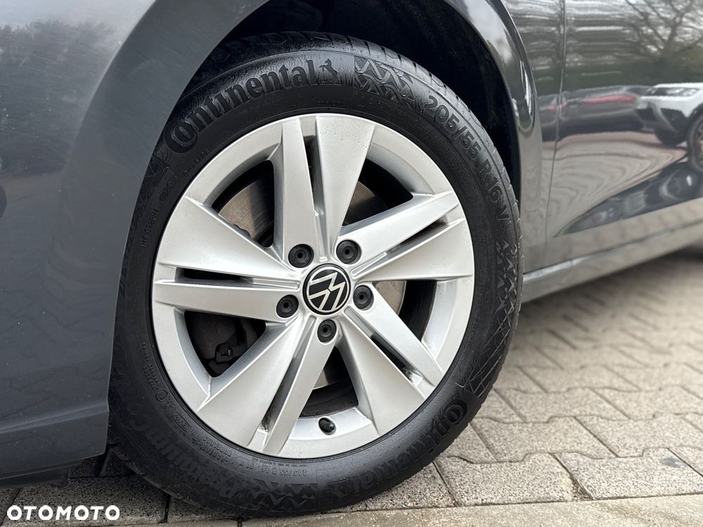 Volkswagen Golf VIII 2.0 TDI - 12