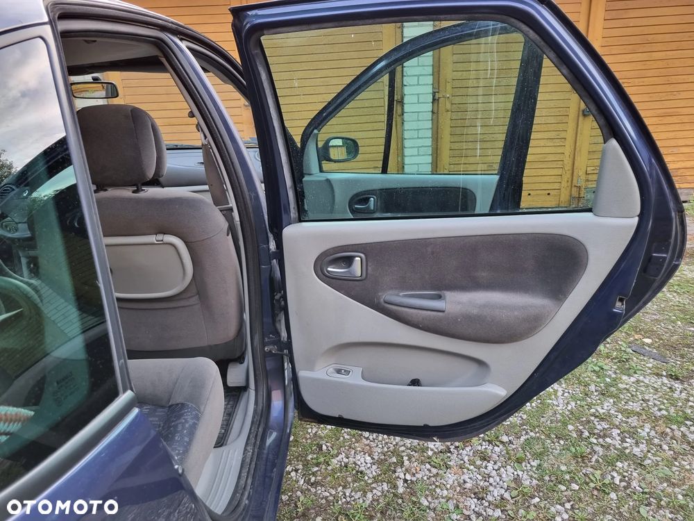 Renault Scenic - 17