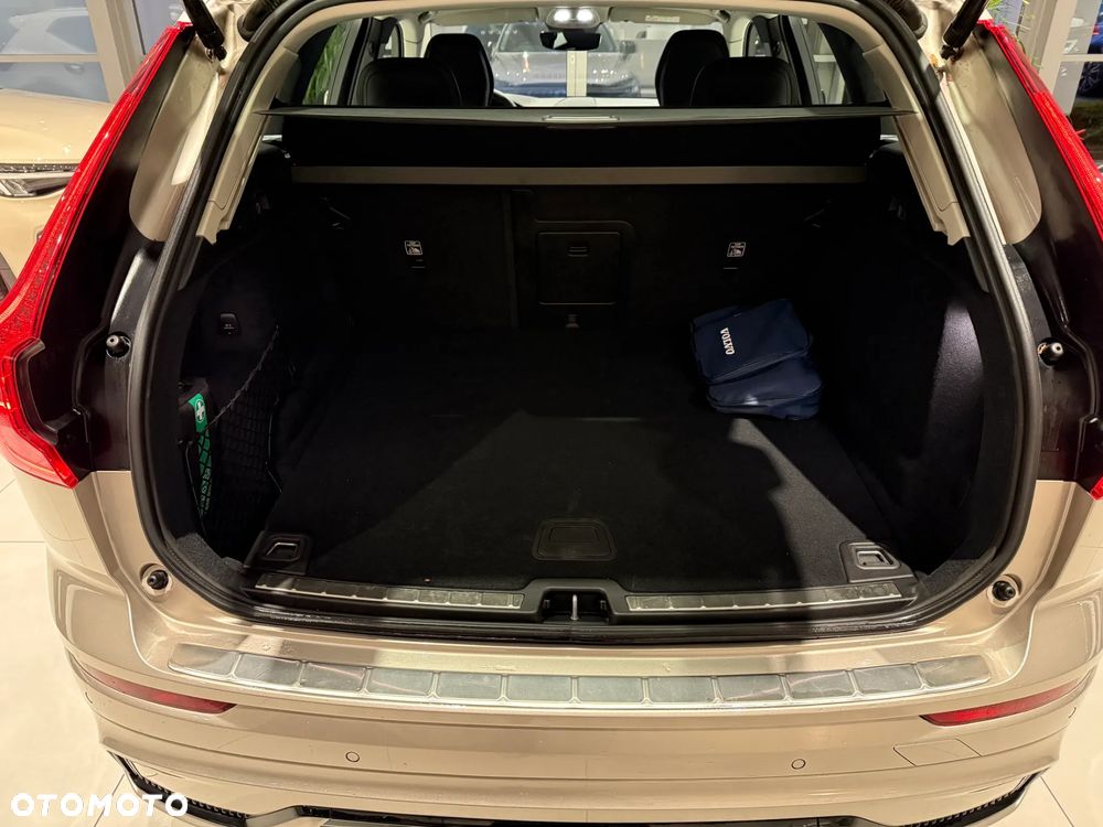 Volvo XC 60 B5 B AWD Plus Dark - 14