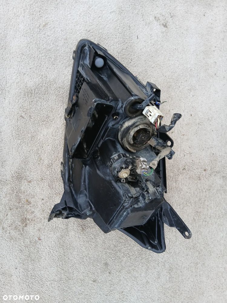 LAMPA PRZEDNIA PRAWA TOYOTA AVENSIS T-25 ROK 03/06  EUROPA - 4