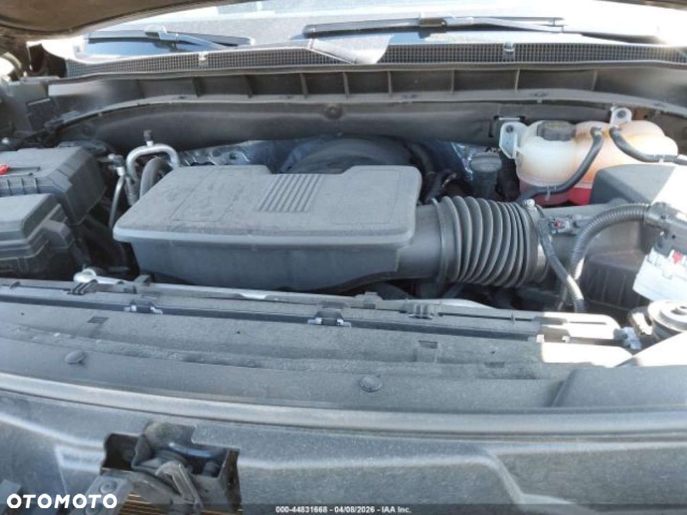 Chevrolet Suburban - 12