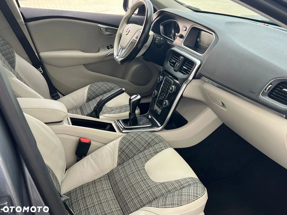 Volvo V40 Cross Country D3 Momentum - 22