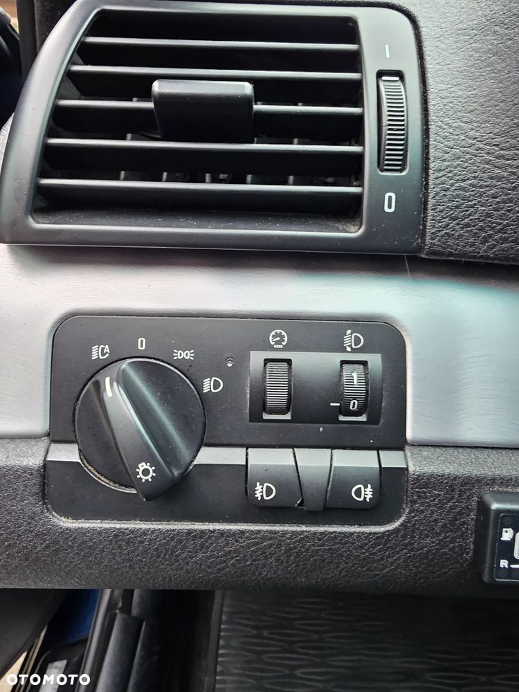 BMW Seria 3 318i - 28