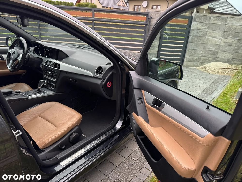 Mercedes-Benz Klasa C 350 CDI DPF (BlueEFFICIENCY) 7G-TRONIC Avantgarde - 25