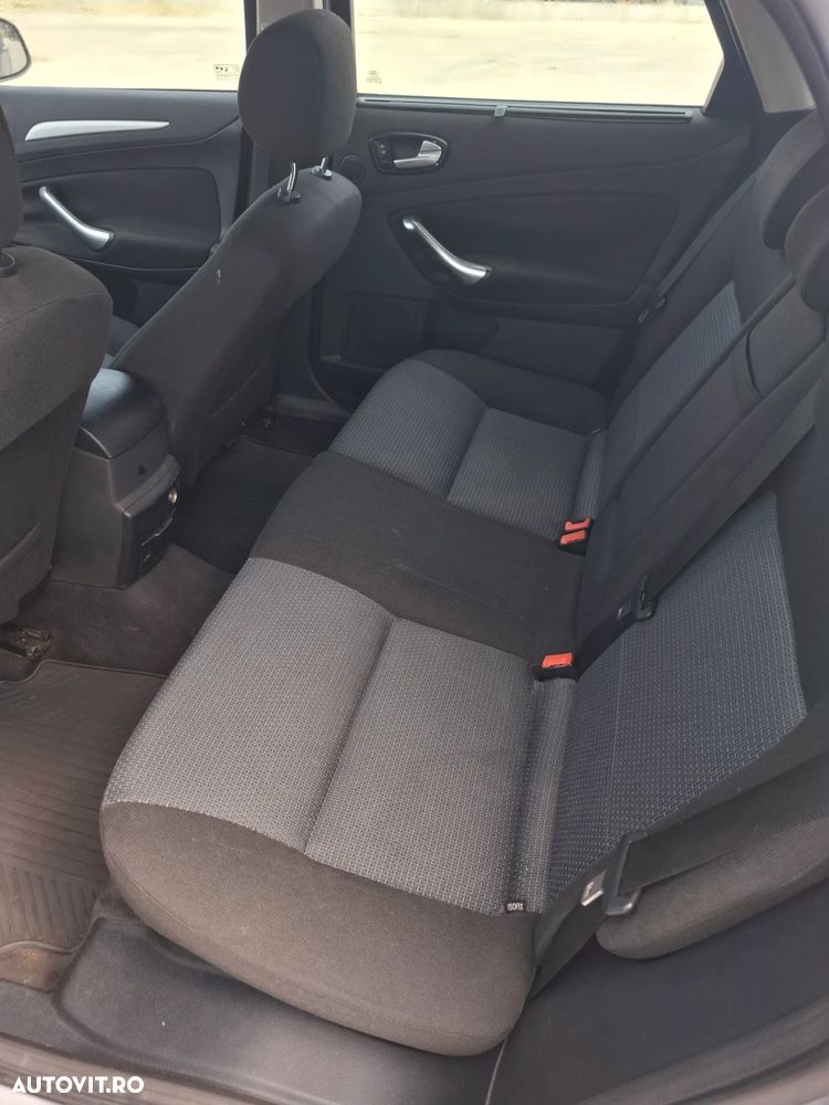 Ford Mondeo - 10