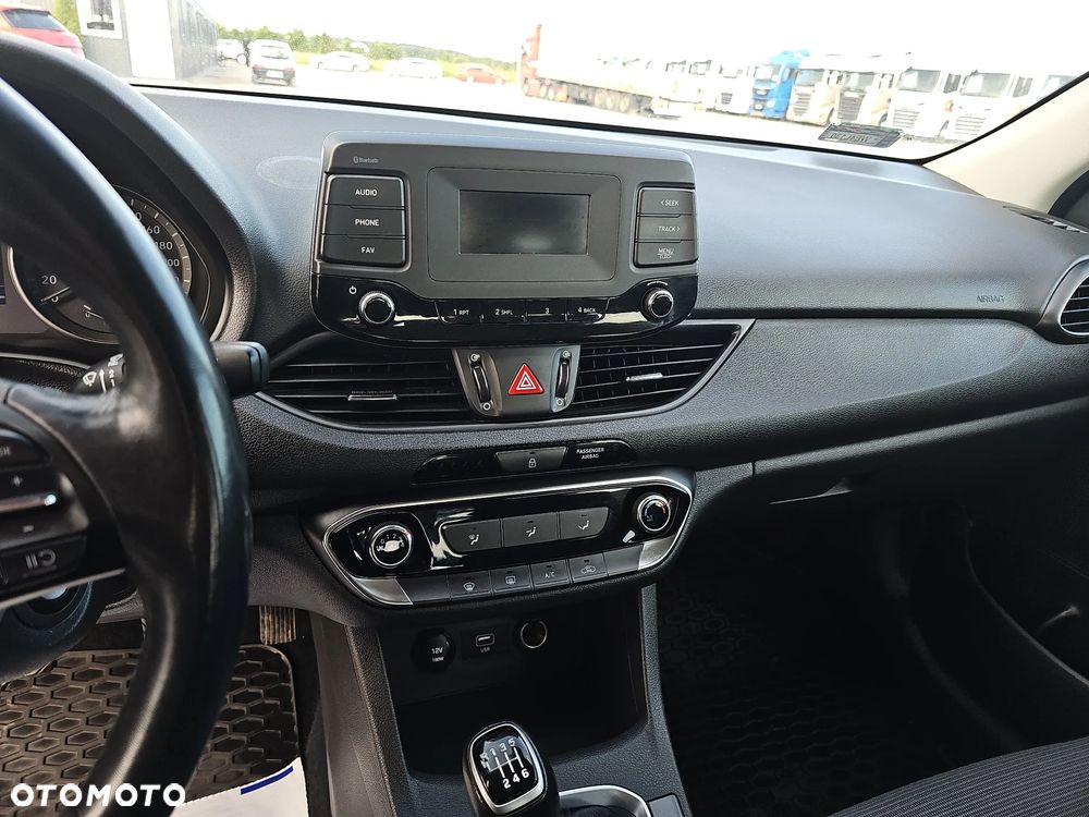Hyundai i30 1.5 DPI Classic + - 15