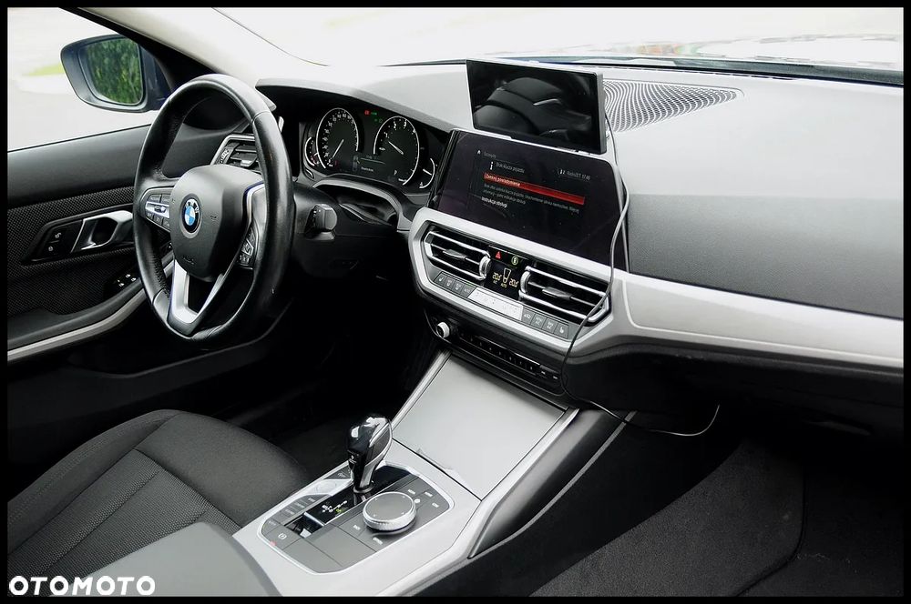 BMW Seria 3 320i - 27
