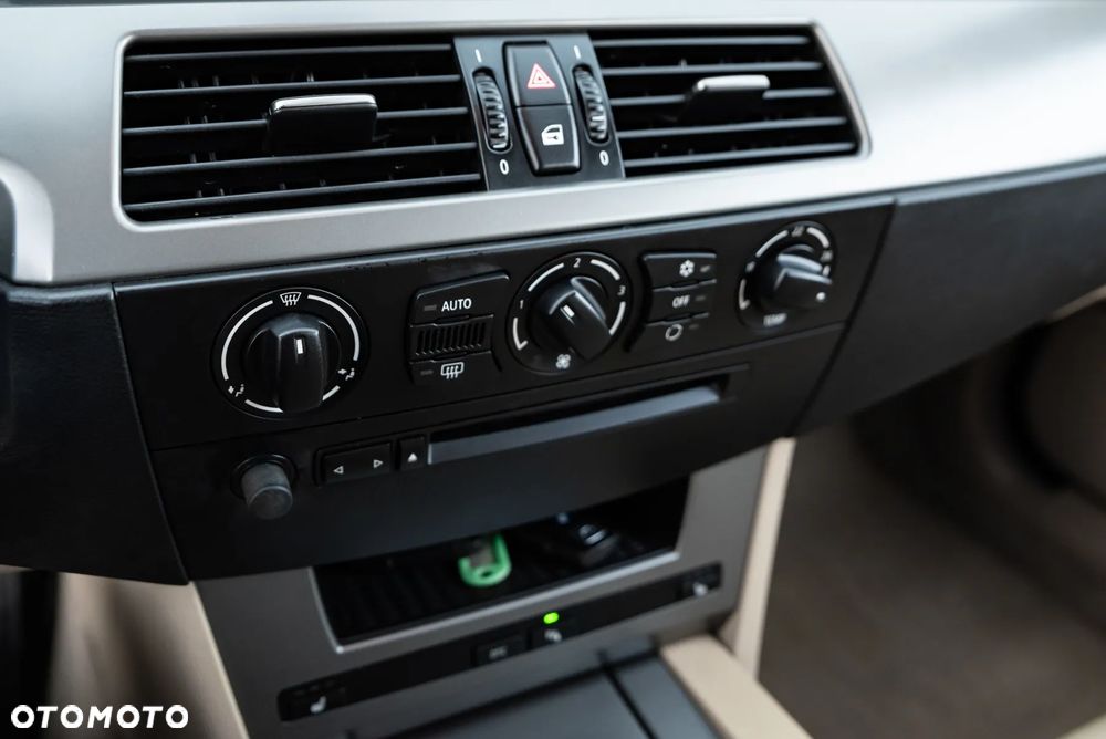 BMW Seria 5 525xi - 34