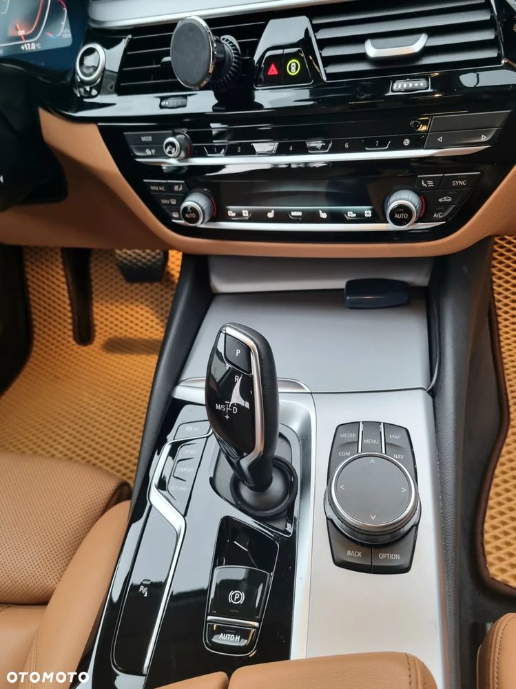 BMW Seria 5 520d Touring Luxury Line - 21