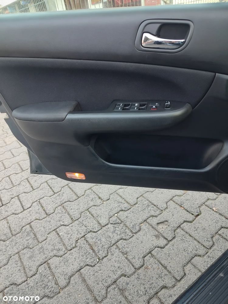 Honda Accord 2.0 Comfort - 11
