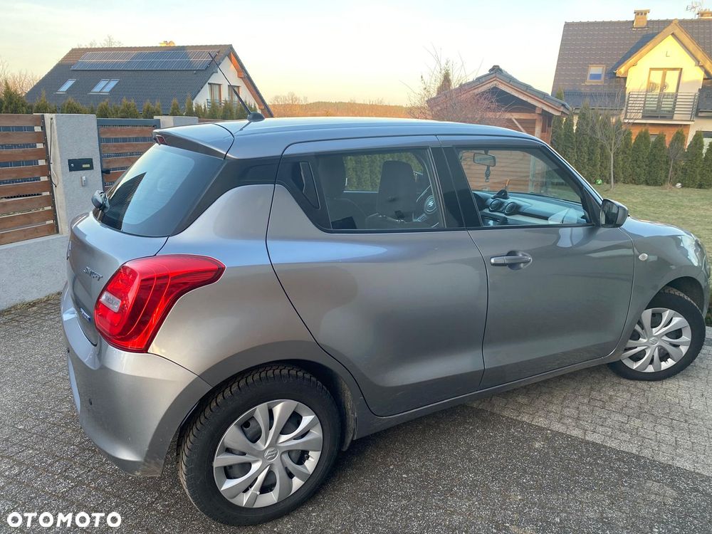 Suzuki Swift 1.2 Premium Plus CVT - 2