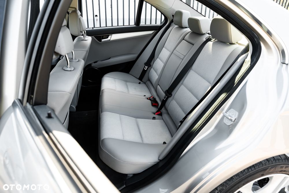 Mercedes-Benz Klasa C 200 CDI DPF Avantgarde - 21