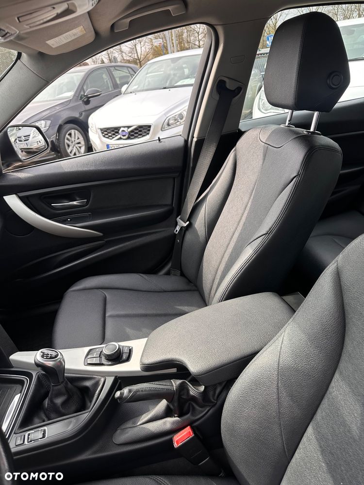BMW Seria 3 318d Blue Performance Sport Line - 18