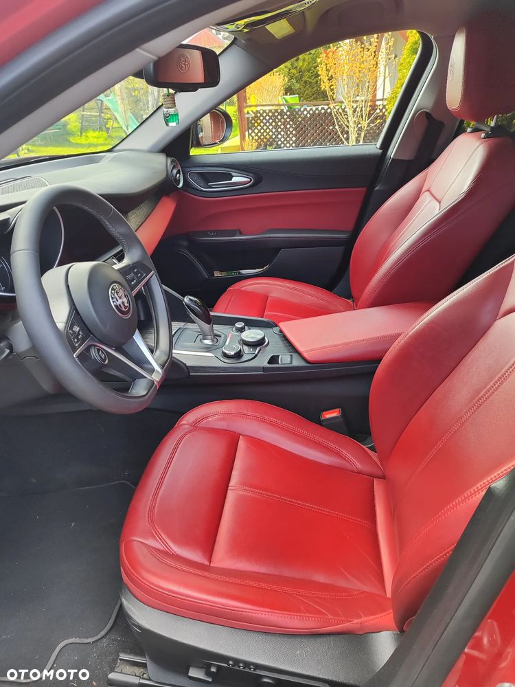 Alfa Romeo Giulia 2.0 Turbo 16V AT8 Veloce Ti - 11
