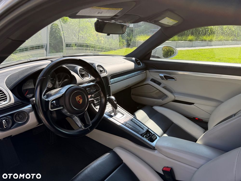 Porsche 718 Cayman - 12