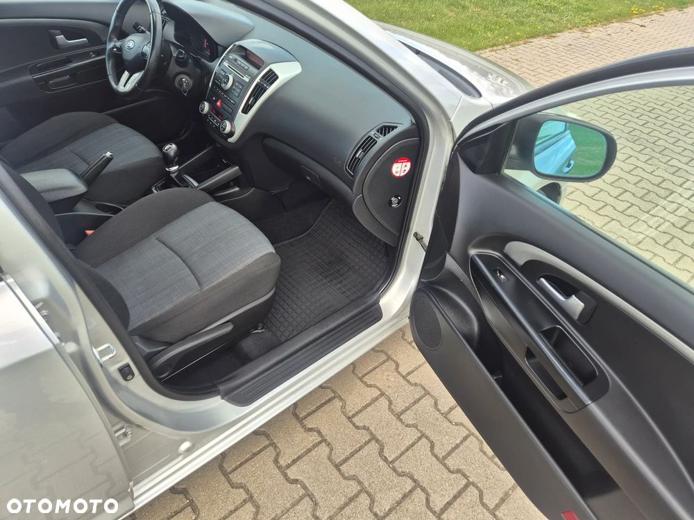 Kia Ceed 1.6 CRDi 90 Vision - 14