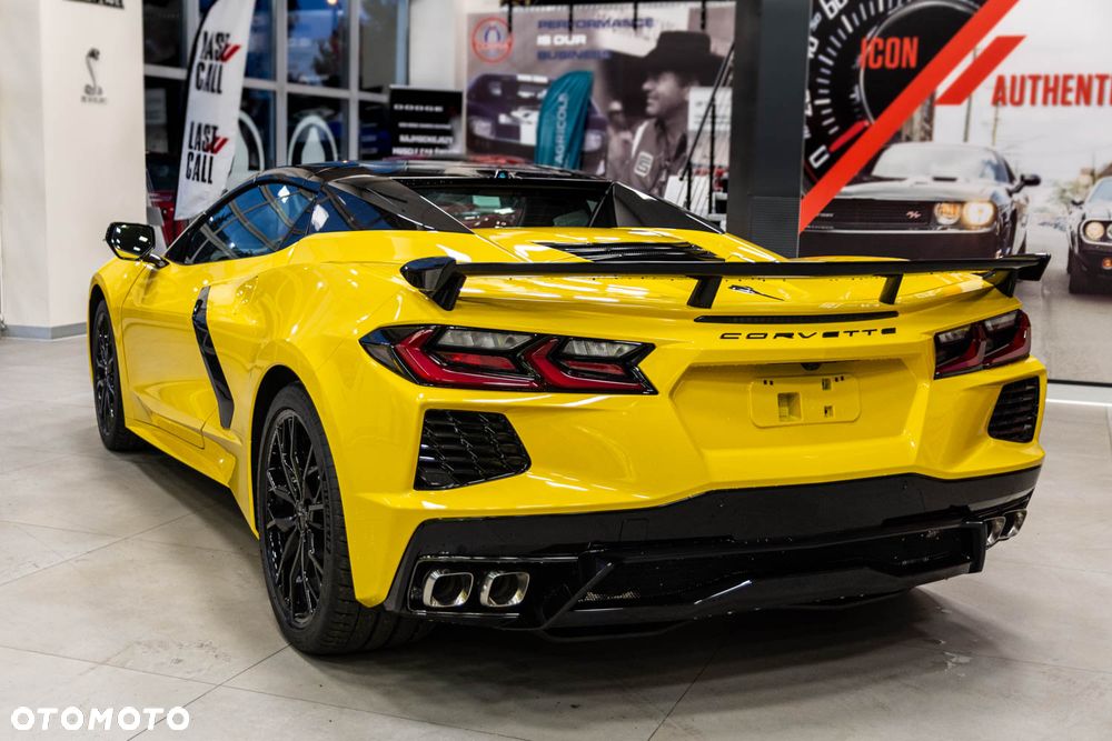 Chevrolet Corvette - 12