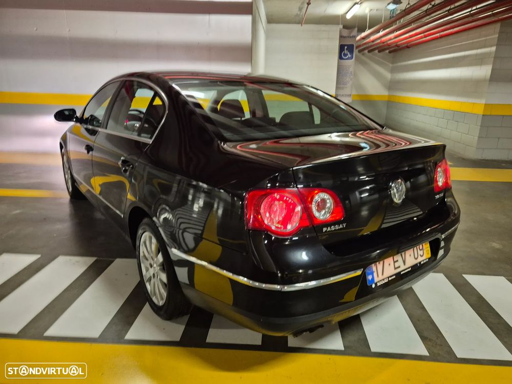 VW Passat 2.0 TDI Confortline - 17