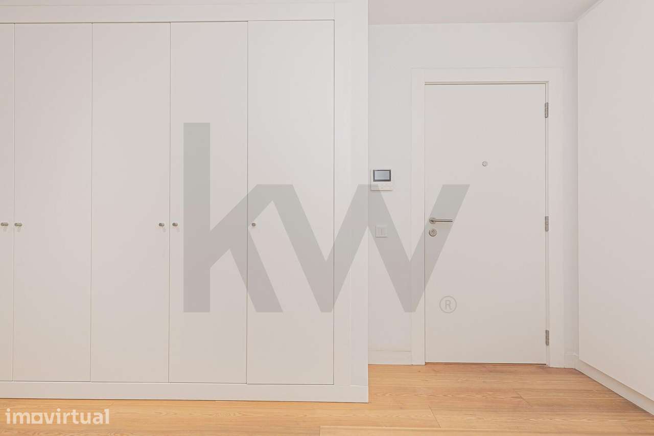 APARTAMENTO T3 COM 3 SUÍTES E 2 LUGARES DE PARQUEAMENTO PARA ARRENDAME - Grande imagem: 4/37