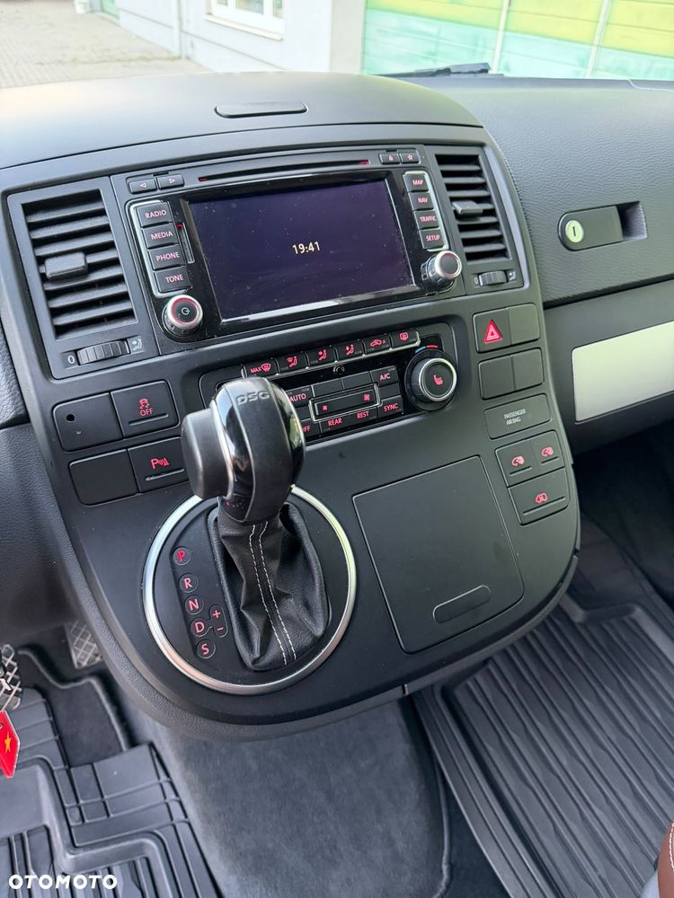 Volkswagen Multivan - 15