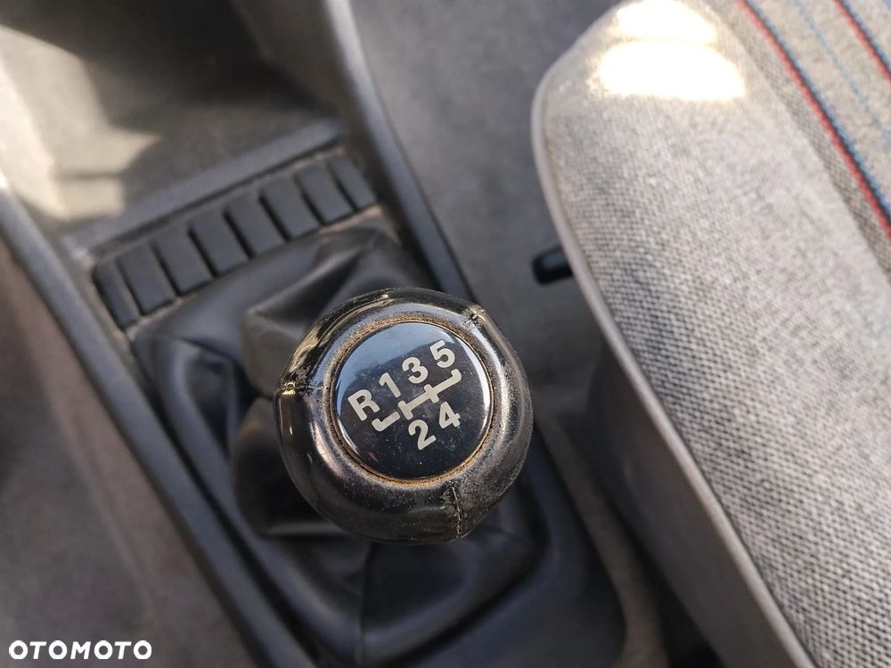 Volkswagen Golf - 16