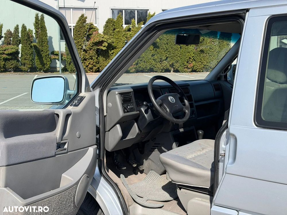 Volkswagen Caravelle - 8