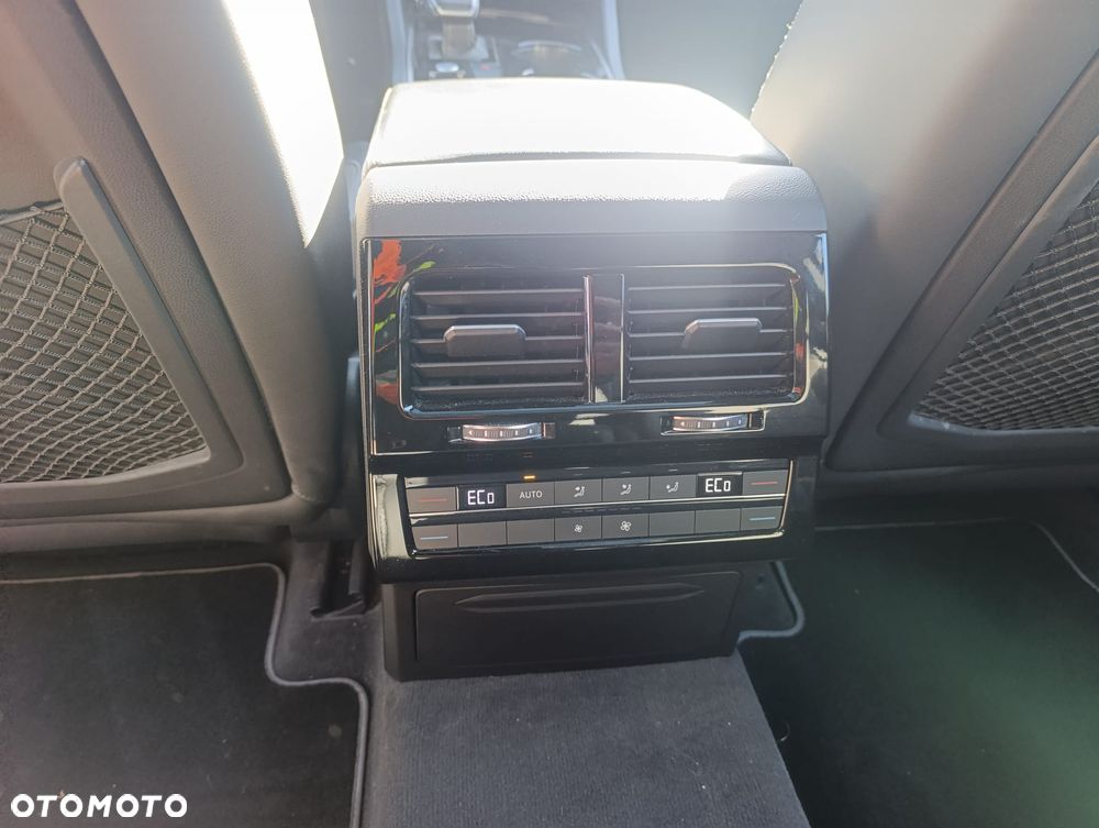 Volkswagen Touareg 3.0 V6 TSI OPF 4Motion R-Line - 14