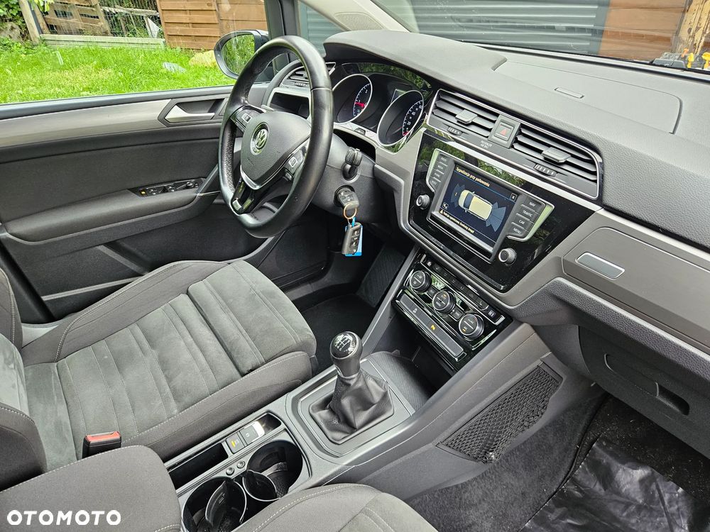 Volkswagen Touran 2.0 TDI SCR Comfortline - 10