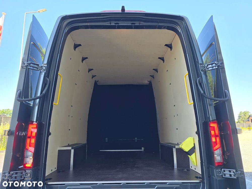 Volkswagen CRAFTER 4 MOTION AUTOMAT-8 Bie Długi 7-OSOBOWY BOGATA OPCJA WYPOSAŻENIA NAVI KAMERA COFANIA FUL LED LAKIER METALIZOWANY SALON PL STAN NOWY - 40