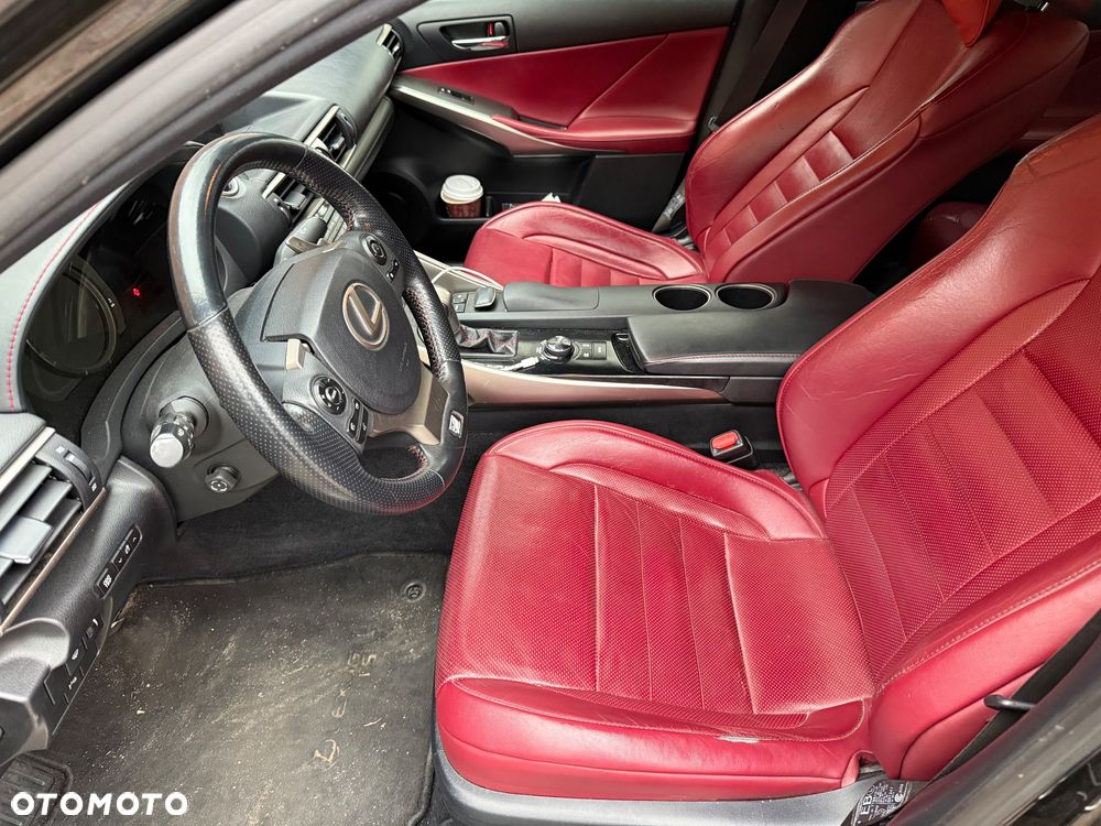 Lexus IS 300h F Sport - 27