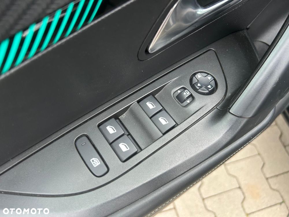 Peugeot 2008 1.2 PureTech Active Pack S&S - 36