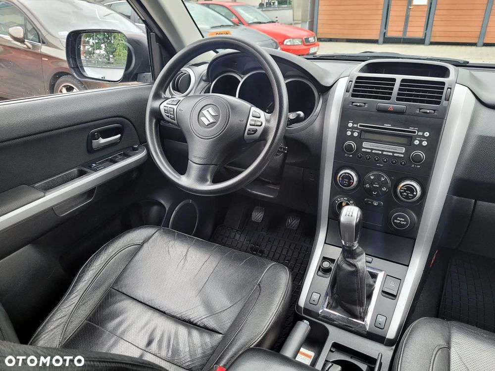 Suzuki Grand Vitara 2.0 Comfort + - 11