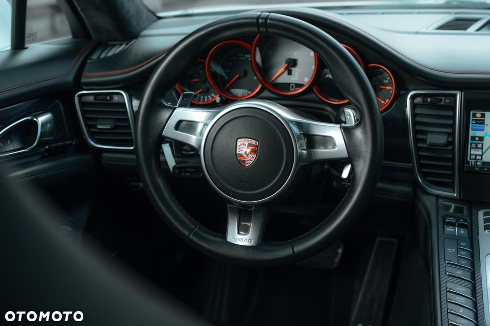 Porsche Panamera GTS PDK - 9