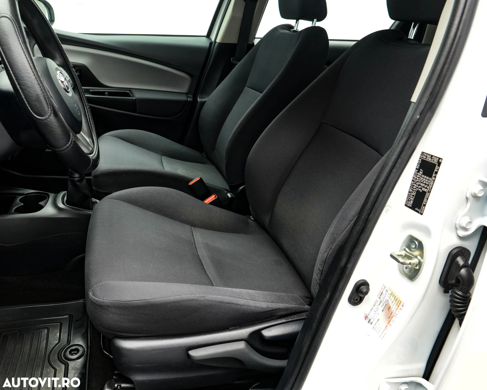 Toyota Yaris 1.0 L Eco - 14