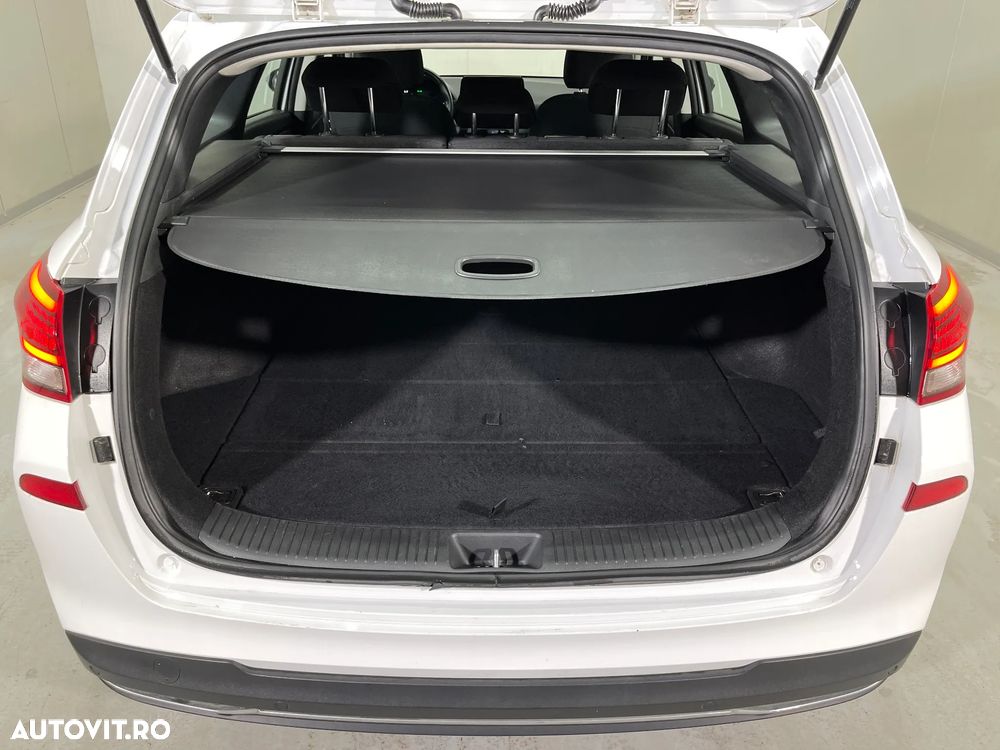 Hyundai i30 1.6 CRDI 48V-Hybrid DCT Trend - 13