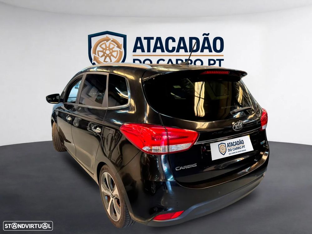 Kia Carens - 32