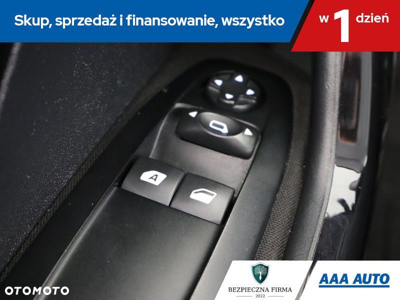 Peugeot 208 - 18