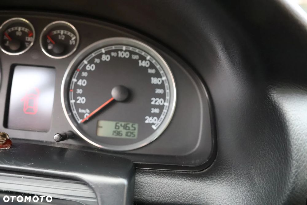 Volkswagen Passat 1.9 TDI Exclusive - 18